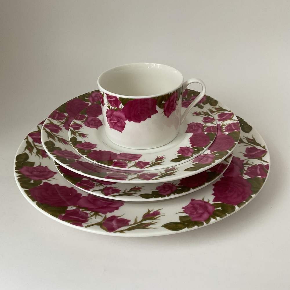 “Morning Rose” by Royal 5 Piece Place Setting Fine Bone China NIB